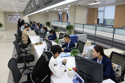 丝路起点再探合作新路径 莲湖区政府携手猪八戒网启动“创业莲湖行”